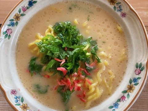 大葉の豚骨ラーメン